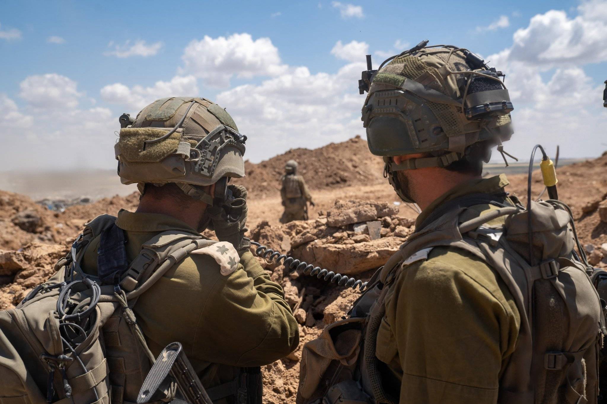 战火重燃!40门火炮摆开阵势猛轰 数十架重型战机轮番俯冲轰炸