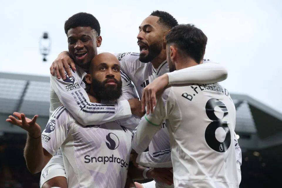 英格兰足球超级联赛仅7次传球！英超标王沦为水货 斯洛特不该用他首发