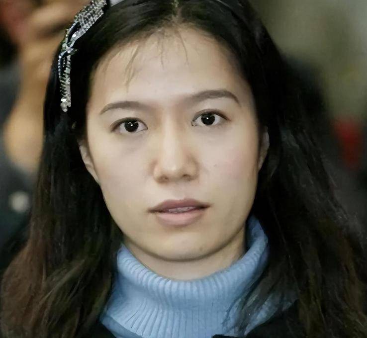 原创             没想到，杨振宁去世后，49岁妻子翁帆，竟因一个动作实现口碑暴涨