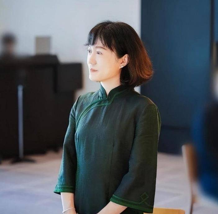 原创             没想到，杨振宁去世后，49岁妻子翁帆，竟因一个动作实现口碑暴涨