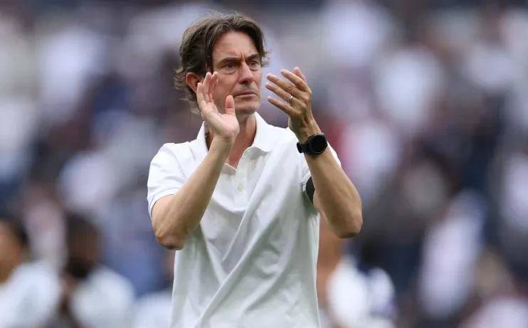 英超联赛免费高清直播+实时赛程+积分预测（2025赛季全覆盖）英超大乱套！曼联2-1掀翻利物浦维拉2-1逆转热刺四大纪录一夜改写