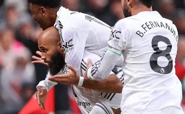 随着枪手1-0利物浦1-2曼联维拉2英超联赛免费高清直播+实时赛程+积分预测（2025赛季全覆盖）-1逆转热刺英超积分榜出炉