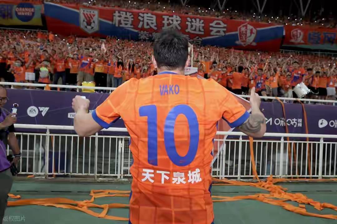 原创             向新东家示好，瓦科迟迟没有完成续约，被传将加盟另一中超球队