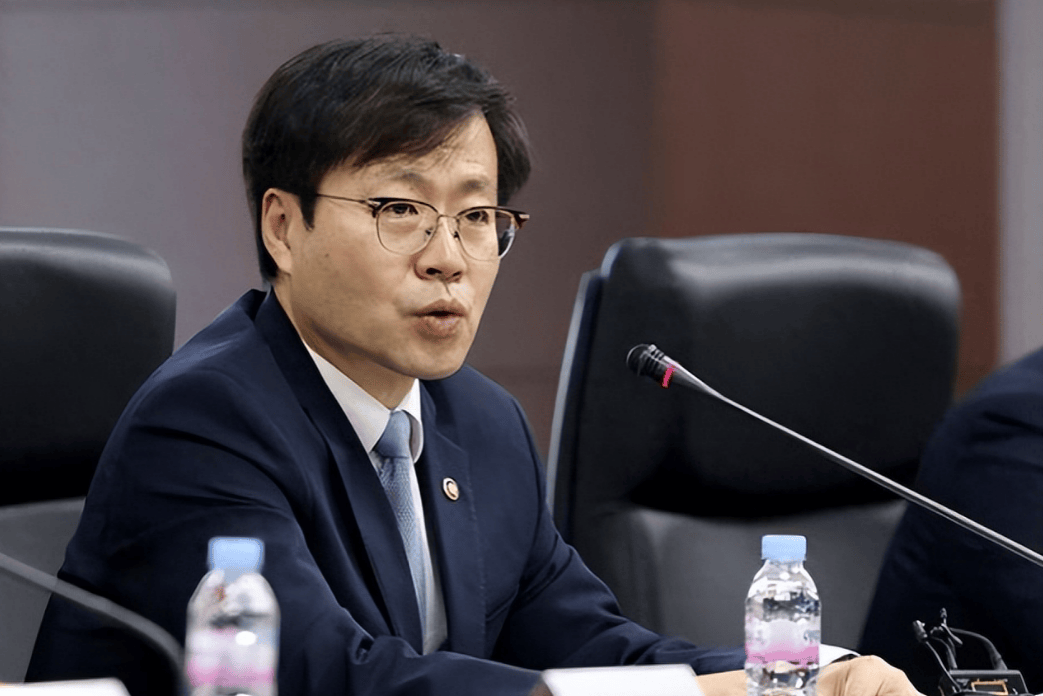 韩国已被打疼，主动联系中方请求解除制裁，面对中方代表说话很客气
