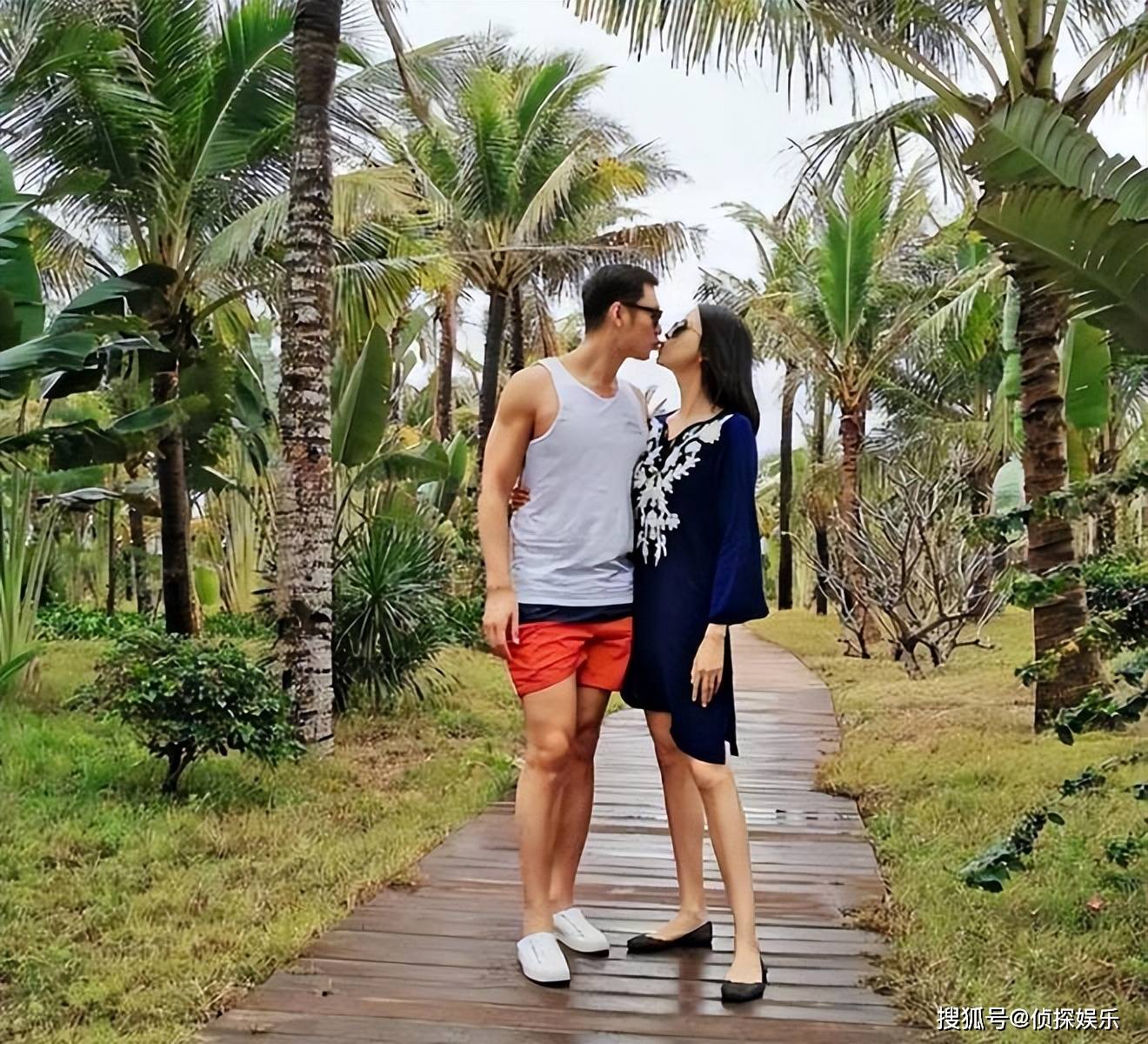 张梓琳晒俩女儿近照，胖妹和妹妹遗传爸妈高个子，全家都是大长腿