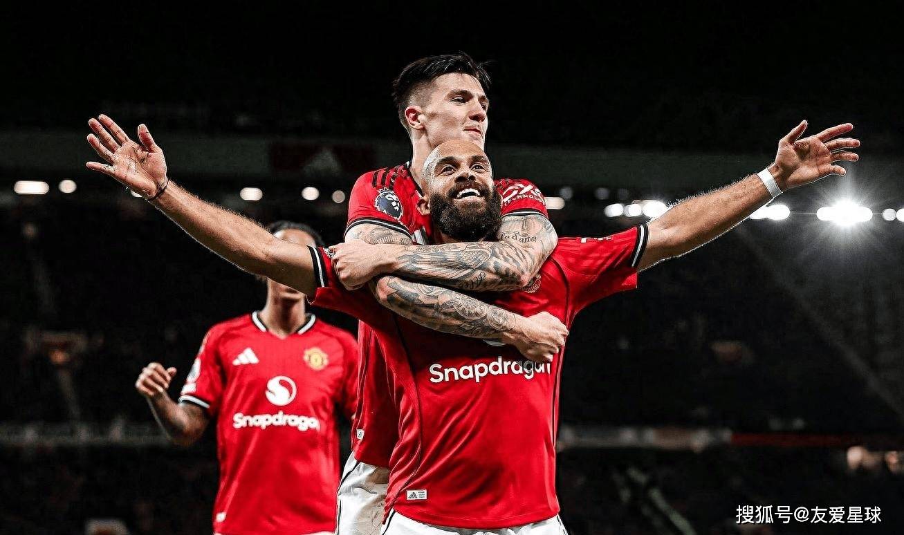 英格兰足球超级联赛随着利物浦2-3遭四连败英超最新积分榜如下曼联4-2暂升前四！