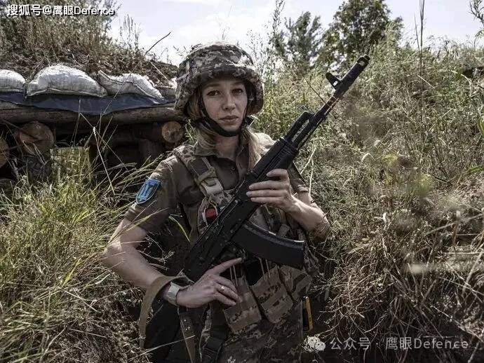 俄军女兵被送去参加“肉浪”攻势?致敬!那些美丽的乌克兰女兵们