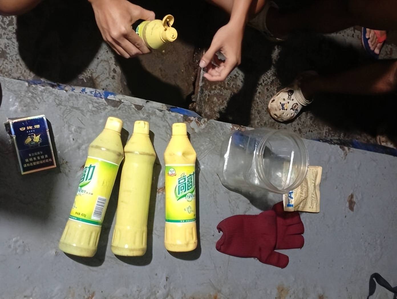 菲律宾宣布大捷,拦截中国渔船缴获战利品?视频一公开,结果是洗洁精瓶子、手套等物品