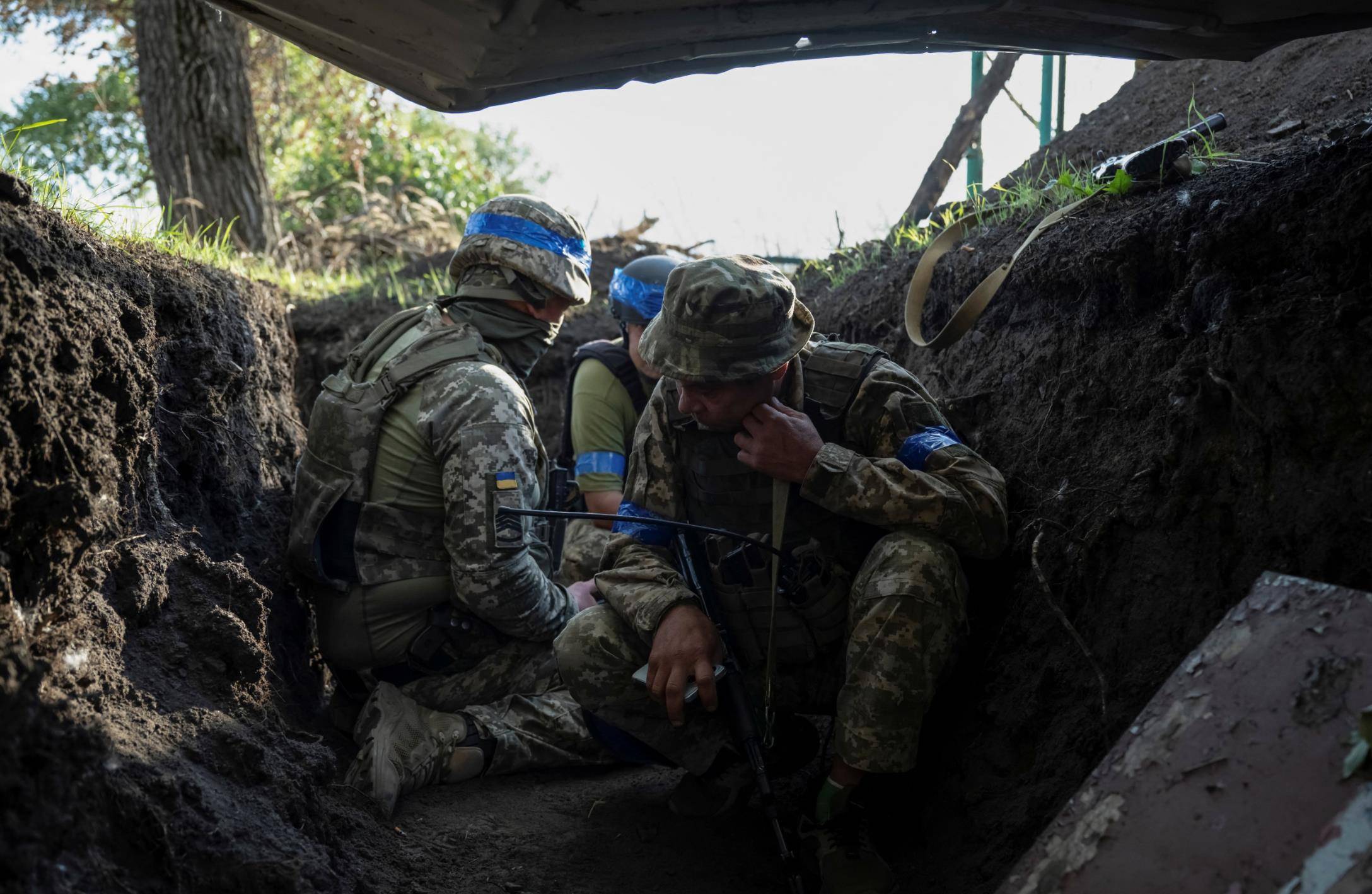 乌军督战队压阵,红军城乌军依托矿场死守阵地,俄军炸毁通风井
