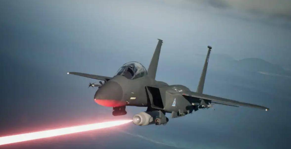 央视官宣！歼-11搭载2门激光炮，可“烤化”敌方导弹，就问怕不怕