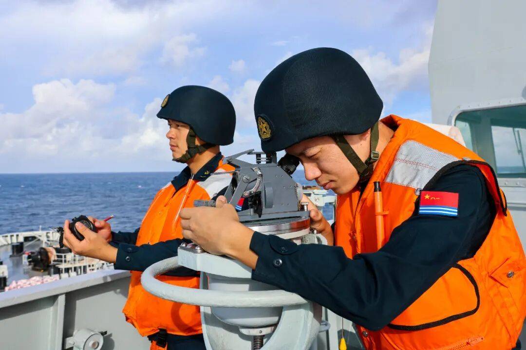 敢越界就打！解放军在南海整出大动静，给日菲上了一堂活课