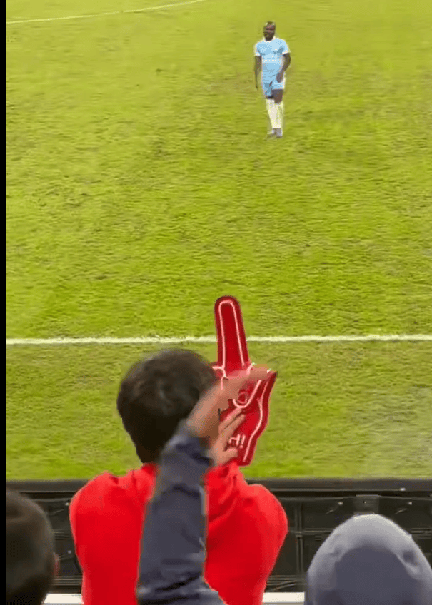 重罚?曝河南队外援阿奇姆彭遭球迷种族歧视 辱骂+竖中指