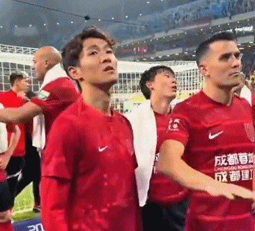 原创             这还是韦世豪吗?面对成都球迷赛后训话:韦世豪罕见主动认错!