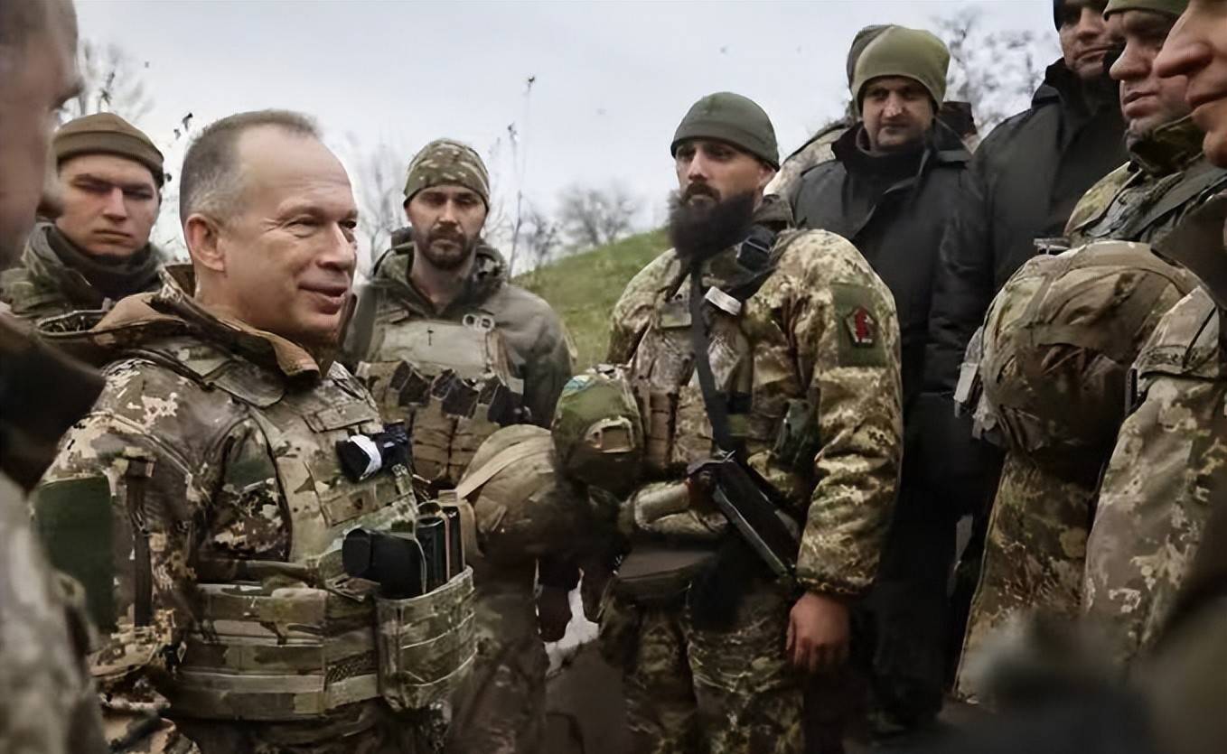 机枪温压弹封锁入口，西尔斯基为何还能进城？红军城隐藏最大秘密