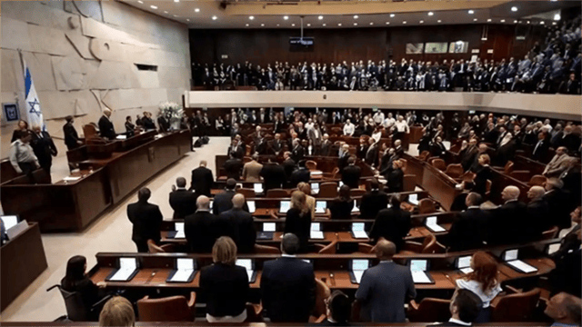 不把350亿大单放眼里，以当众给美下马威！隔天就遭大军压境