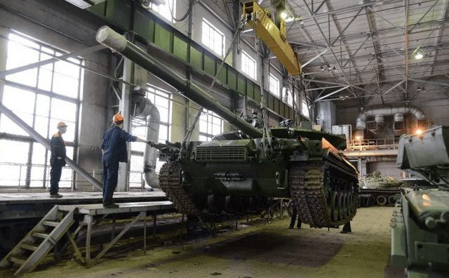 俄军坦克入不敷出？被曝库存快打光了，会从中国买退役的59式吗