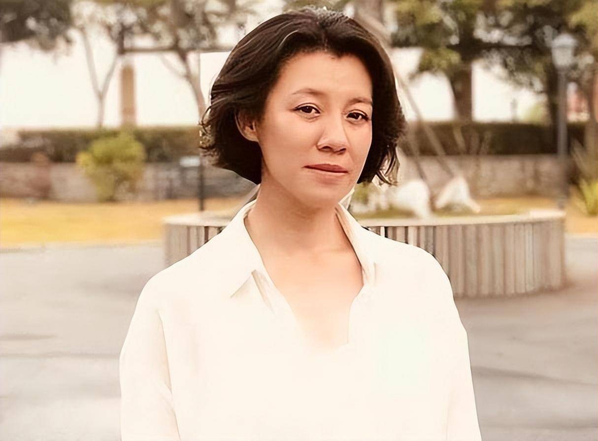 身价过亿豪门阔太，年过40被导演拉来救场，现在却意外爆红