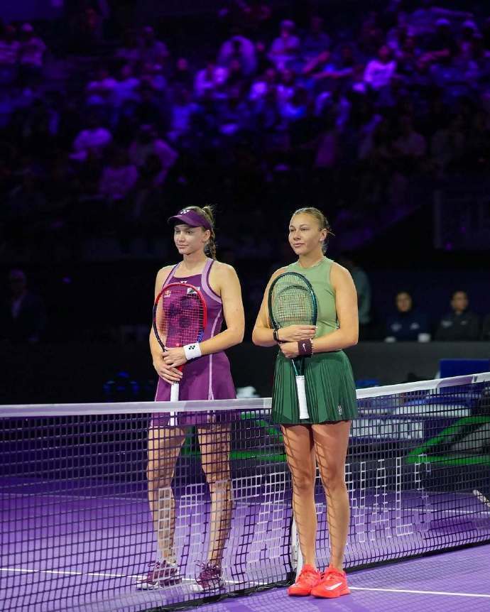 原创             WTA总决赛首日综述:斯瓦泰克旗开得胜,莱巴金娜横扫迎开门红