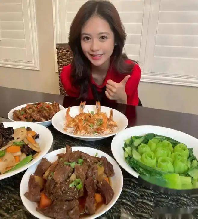 翁虹16岁女儿准备出道，酷爱做美食，遗传了妈妈的高颜值