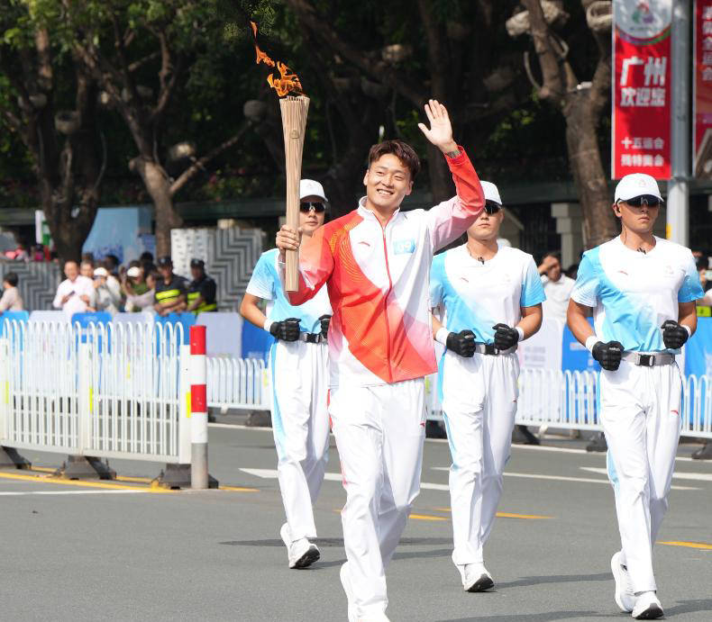 CBA新动态：赵睿光芒闪耀曾凡博或赴NBLCBA盘口与数据深度__今日盘口分析·大小分策略·球队档案广厦签下桑普森