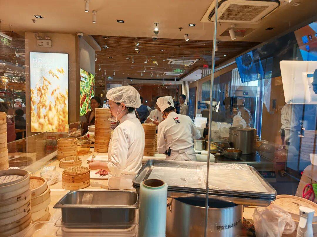 又又又开始排队了，西贝打了一场翻身仗