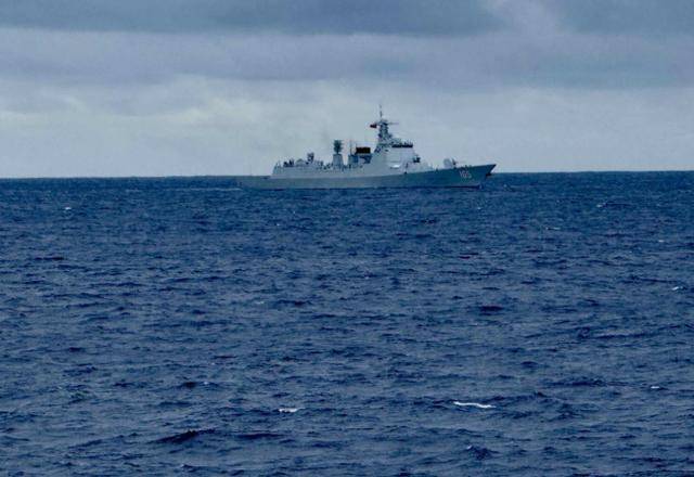 果然早有准备：4国派兵堵在南海，没想到，中国军舰更多！