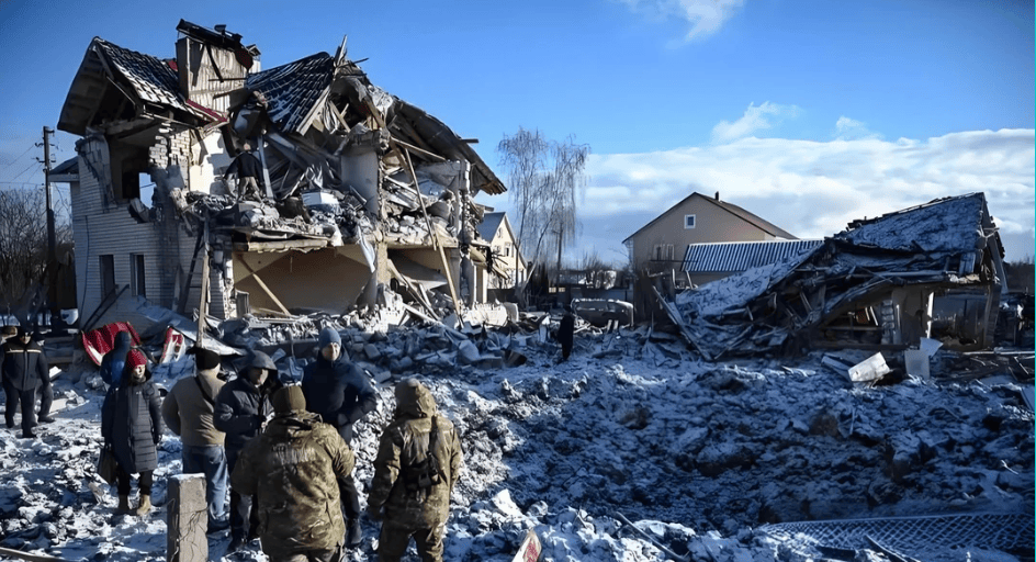 五千乌军三面被围，泽连斯基强迫官兵反击，红军城守军绝望投降，防线濒临崩溃