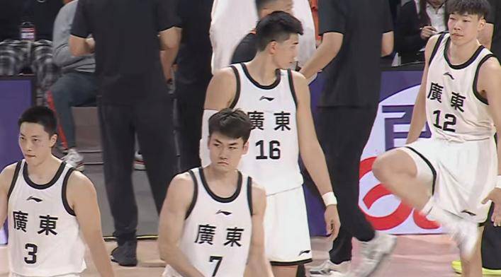 欧洲篮球联赛中文网__赛程比分+球队资讯+盘口分析打爆广东队？欧洲强力中锋空降全运会一队比四川男篮更强！