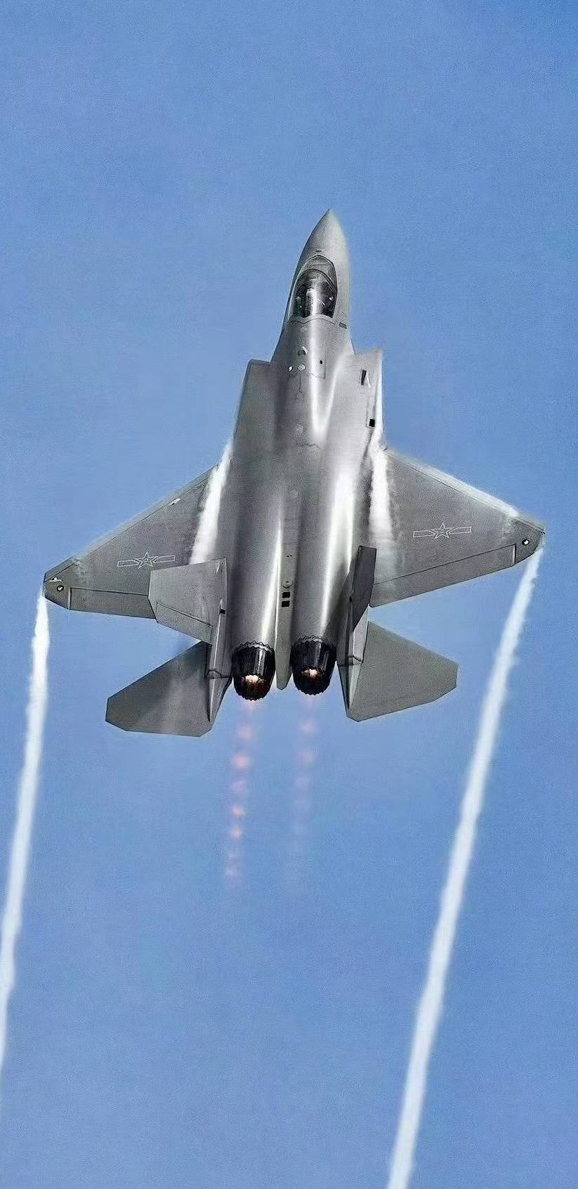 中国又增加一款新战机,居然和美军的大黄蜂很像,难道又是舰载机