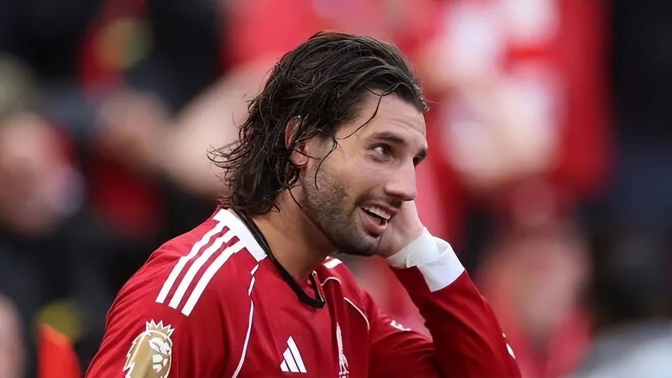 英格兰足球超级联赛斯洛特赚翻了！8000万欧悍将一战封神利物浦争冠没他不可