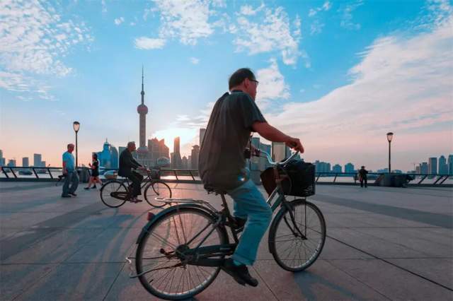 “夜店”浪漫:醉了领个证,醒了再领个证