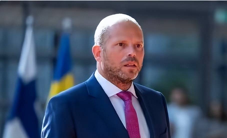 比利时防长叫嚣“抹掉莫斯科”，转眼就被打脸！俄核武回应：末日武器已亮剑