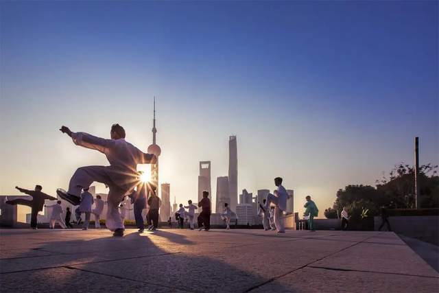 “夜店”浪漫:醉了领个证,醒了再领个证