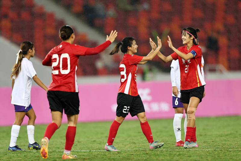 十五运会女足成年组开赛 广东队迎“开门红”