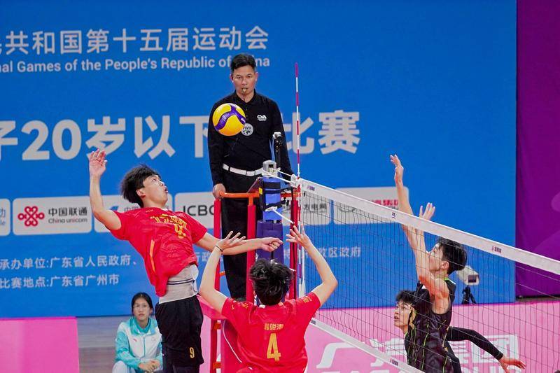 十五运会男排U20小组赛：山东队保持不败战绩