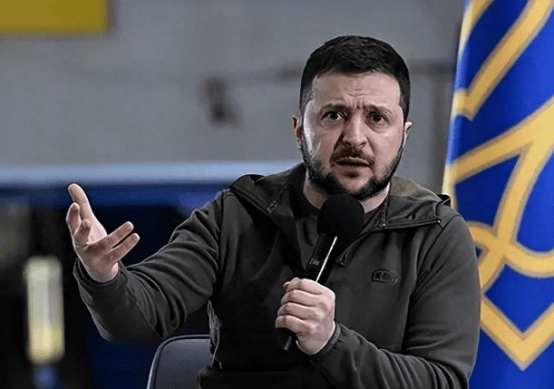 瞒不住了！数千名乌军红军城被围，乌前防长称再不投降就是全线溃败，泽连斯基承认：局势严峻