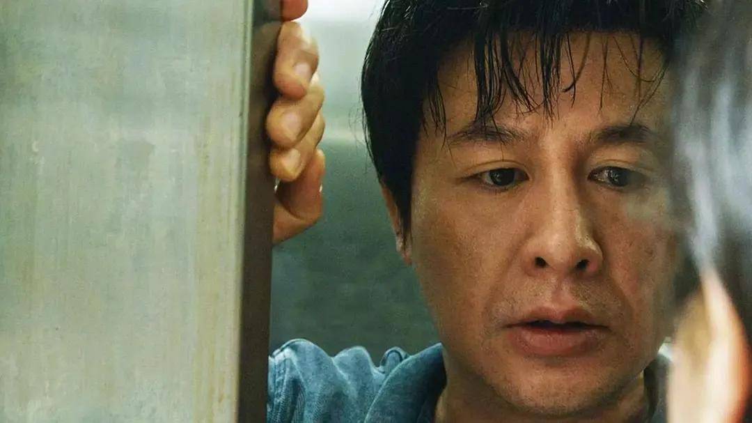 影后下场撕X,首日票房倒挂…风波不断的《日掛中天》,究竟是不是好片?