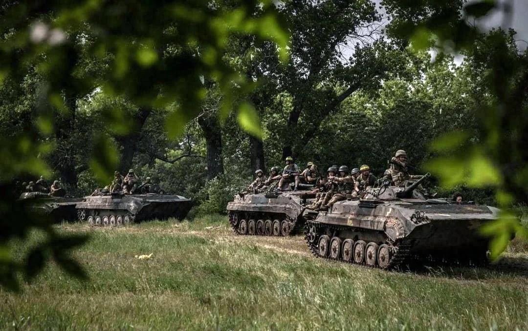 红军城越来越没有悬念了,满编不到2成,再不撤就要人地尽失