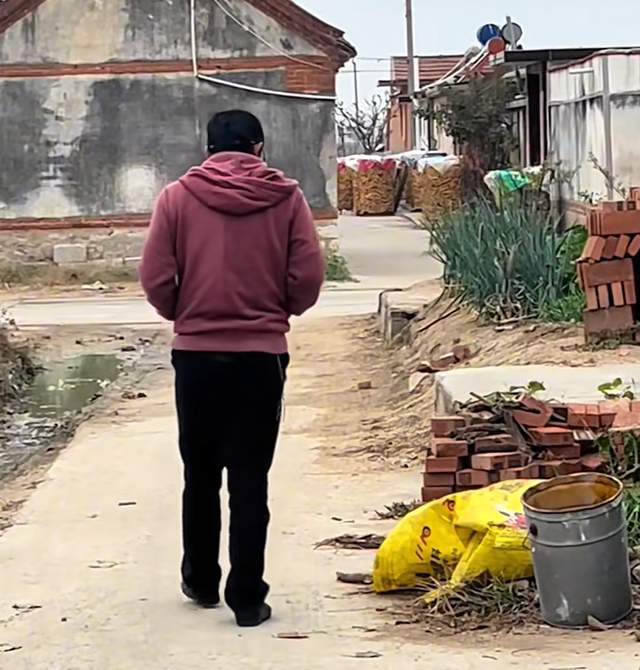 突发！曝43岁农民歌手李根去世，因《快乐老家》爆红，堪比大衣哥