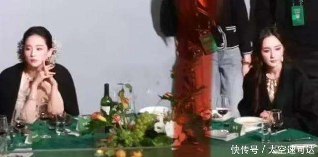杨幂刘亦菲后台画面曝光，同桌零互动气氛尴尬，深扒两人闹僵原因
