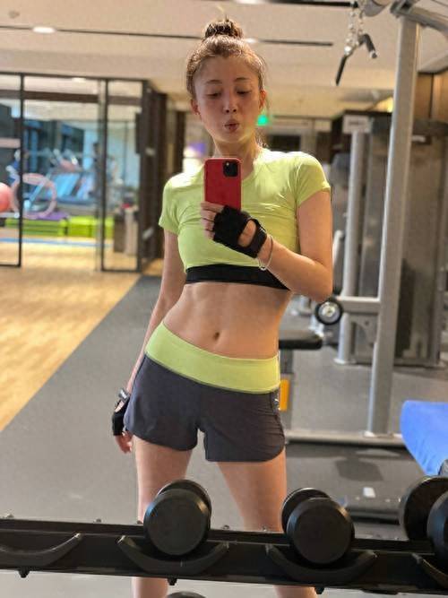 中国·必威45岁殷桃比基尼照疯传！身材惊呆网友：这状态太绝了