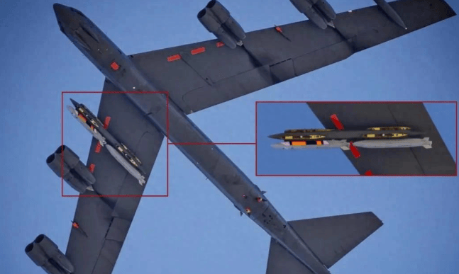 俄罗斯试射“海燕”后，美军一架B-52H战略轰炸机低空亮相，核打击力量迎来新手段