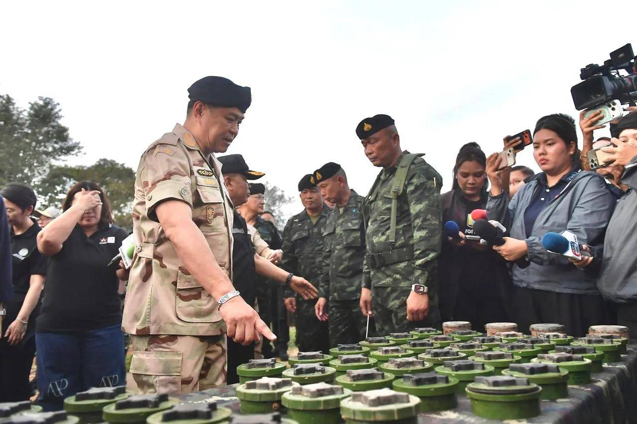泰国王访华前夜，边境又爆发枪战，泰柬相互指责违反停火协议，中方要做最坏打算！