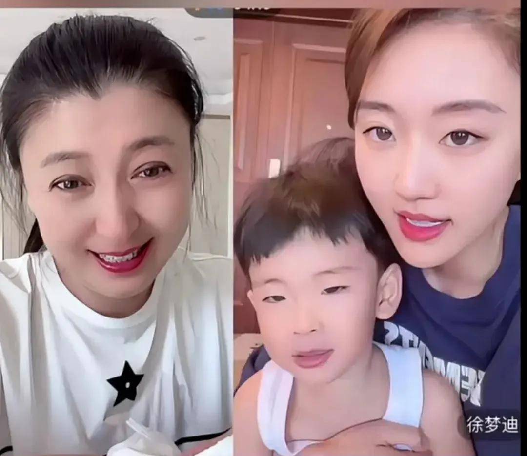 闫学晶带病直播,恶心想吐无法站立,面容憔悴,只能由儿子代劳