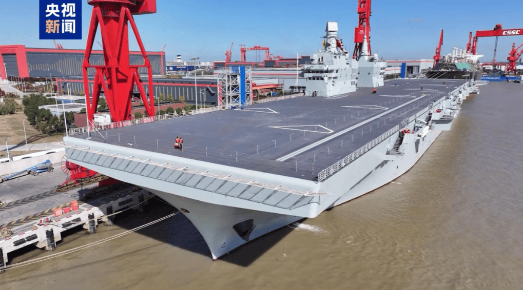 四川舰首次海试，相比福建舰有独特优势，东南方向大有用武之地！