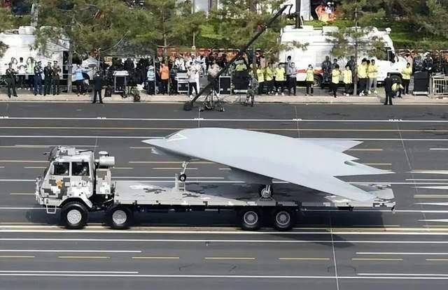 海军喜提福建舰,空军也要放大招?新装备首次亮相,比轰20更震撼