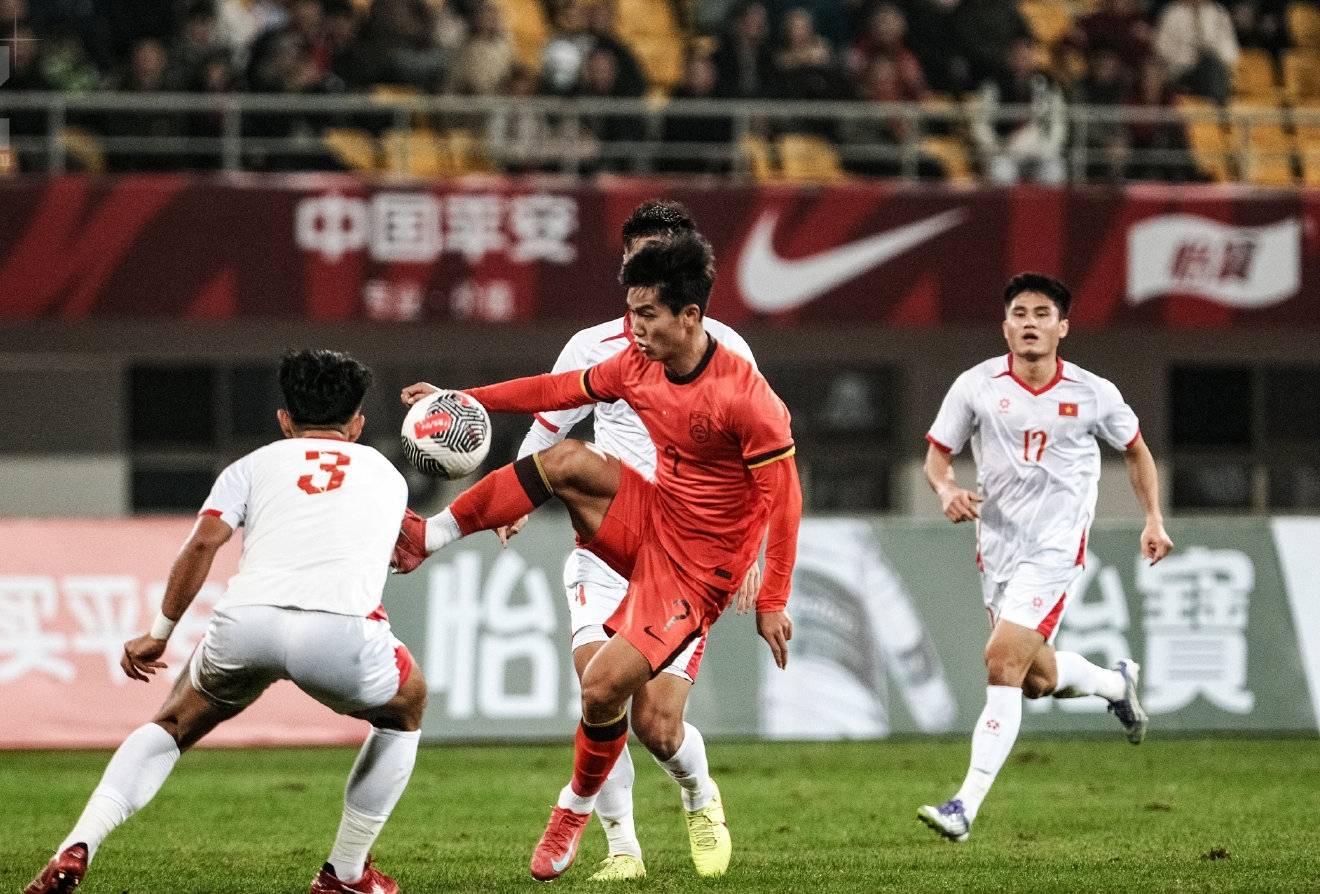 董路：中国足球是疑难杂症足球直播-NBA直播_英超_世界杯体育【超清在线观看】只能“”效仿54万人口岛国