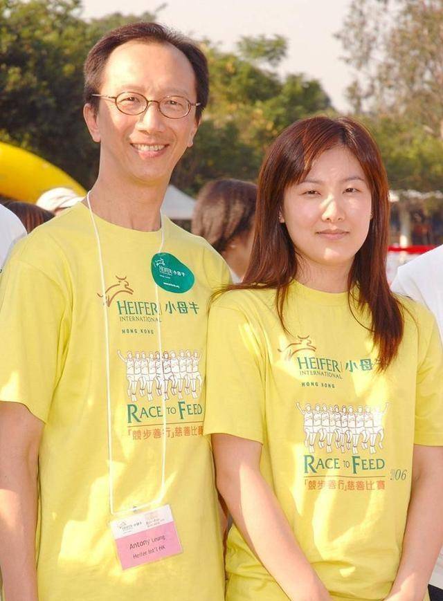 恩爱23年架不住残酷现实!73岁梁锦松衰老明显,47岁伏明霞仍艳丽如花