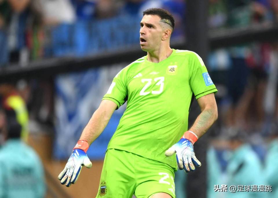 英格兰足球超级联赛英超历史首次出现！2-12名差6分5-9名积同分争四彻底乱套了