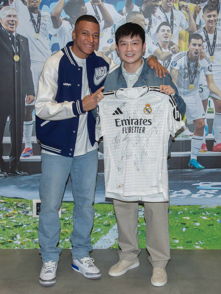 皇马死忠粉!樊振东全运成功卫冕 疑似模仿姆巴佩庆祝动作